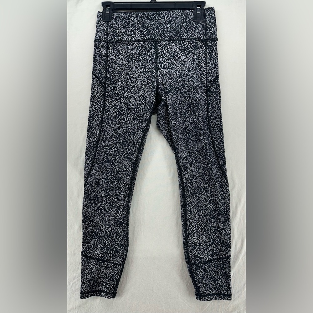 Lululemon In Movement 7/8 Tight Everlux 25"  Size 8 Leggings‎ Grey Black
